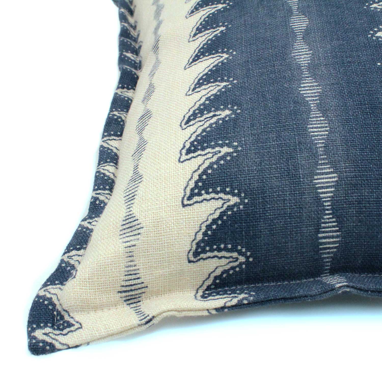 A blue and off white linen cushion with an attractive ‘fern’ design and finished with a sleek, Oxford edge.