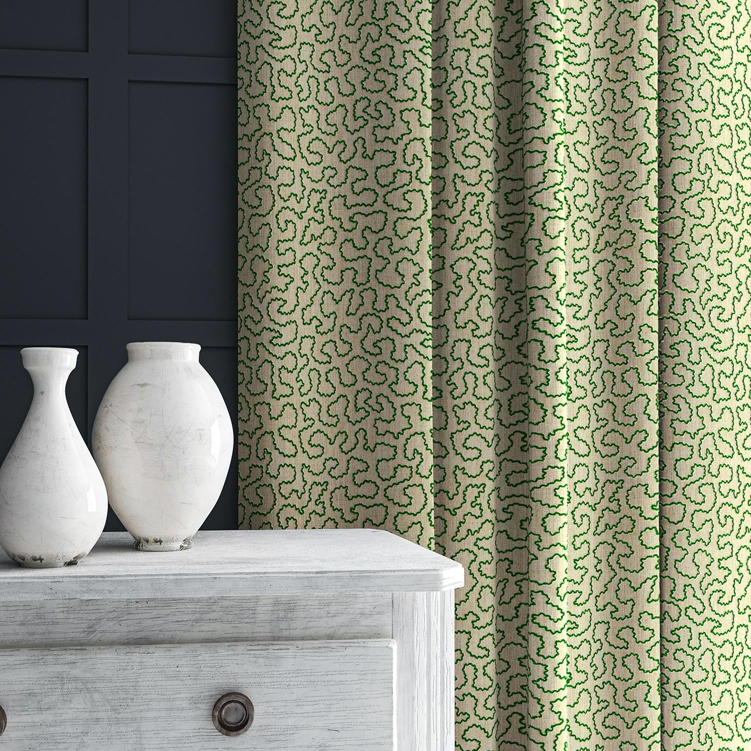 Curtain in green and off-white woven fabric featuring a wavy pattern.