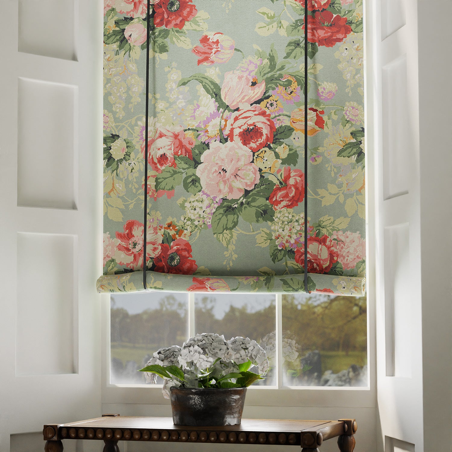 Blind covered in a printed linen fabric showcasing bouquets of pink and red roses.