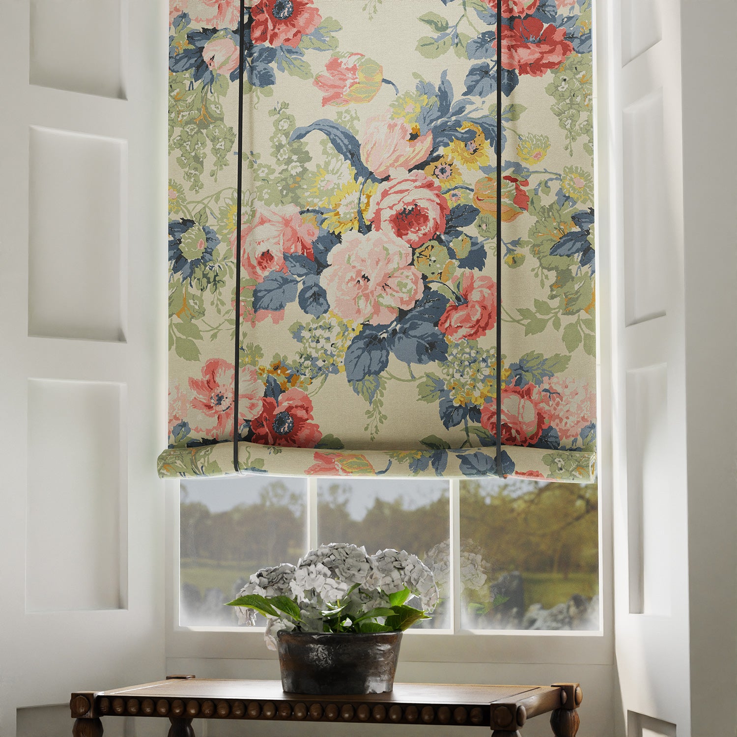 Blind in a printed linen fabric showcasing bouquets of roses in gentle pinks and reds.