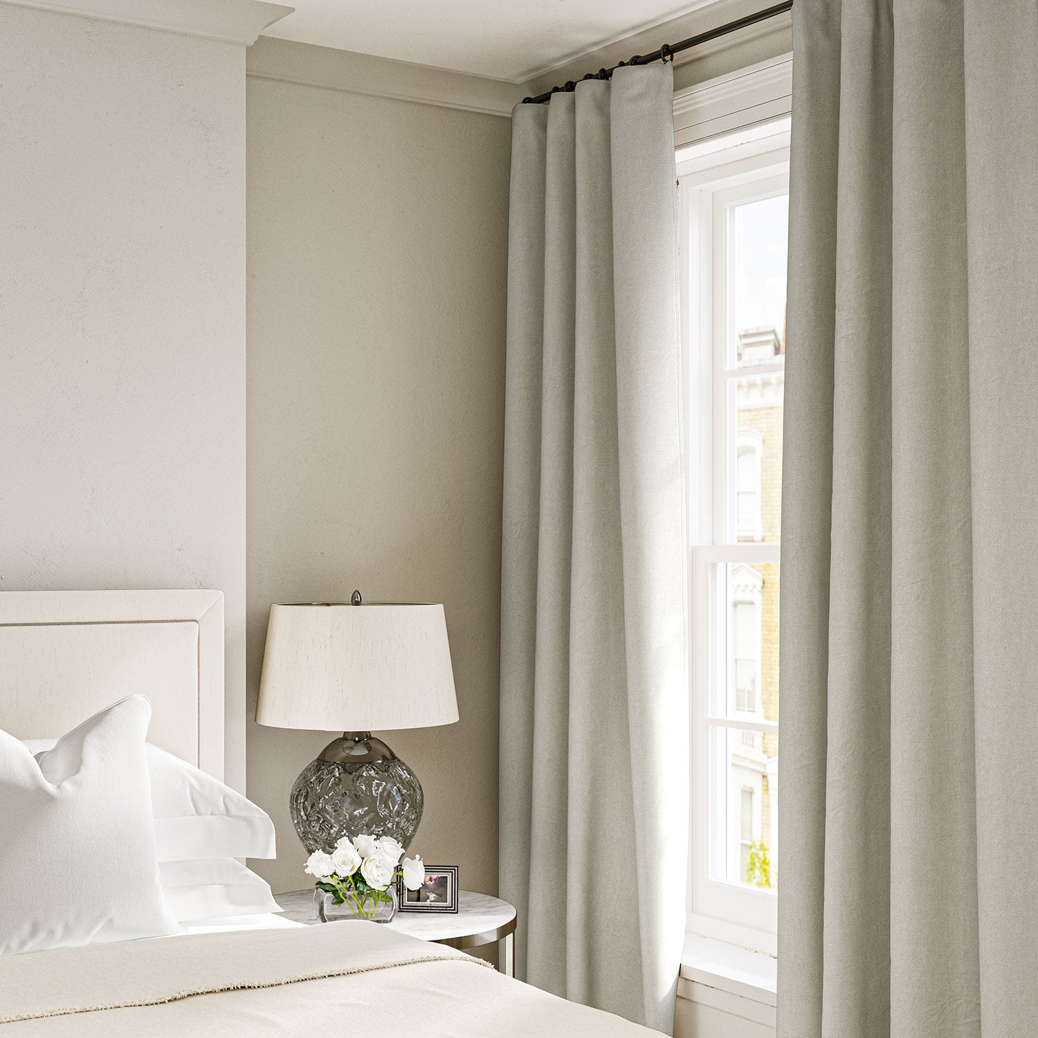 Linen curtain in Pearl Grey