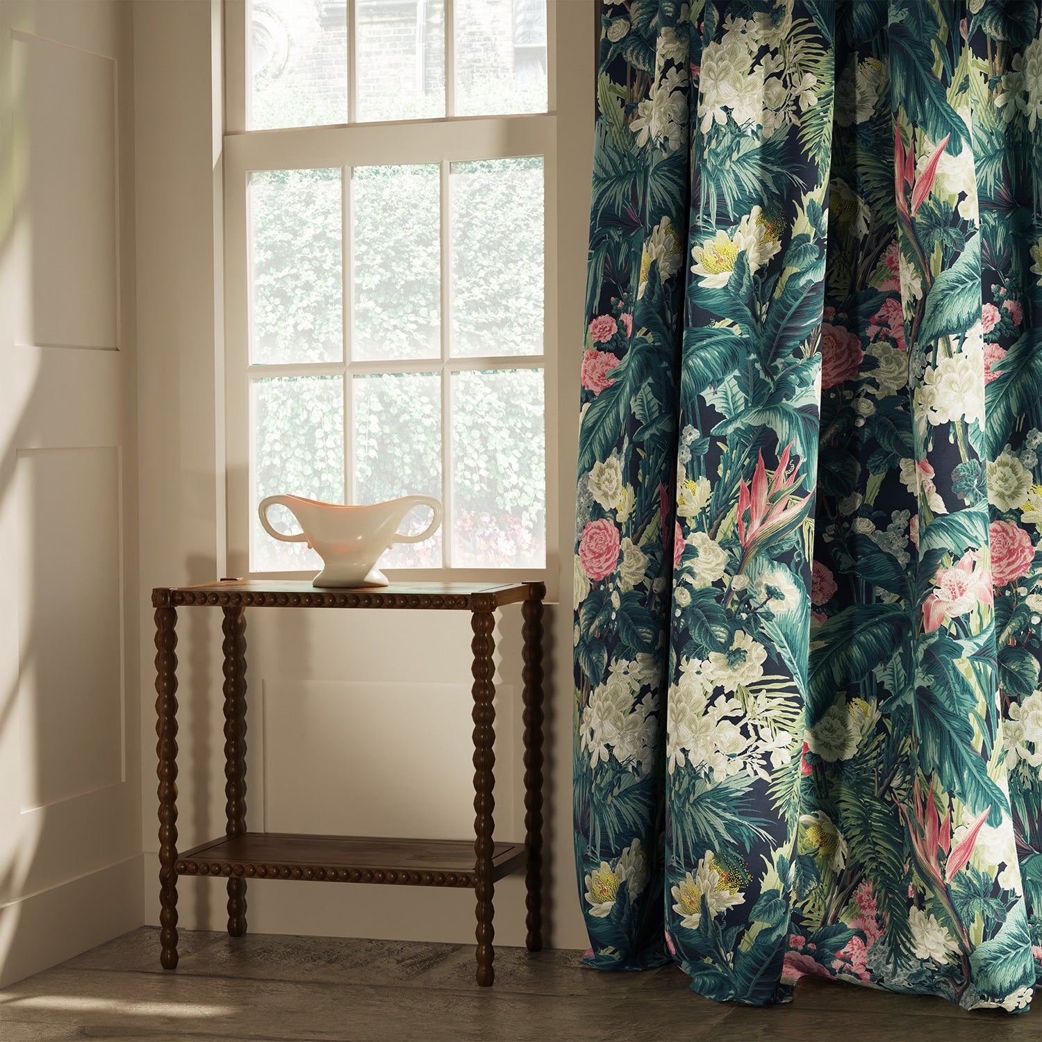 Curtain in a tropical floral linen fabric Edit alt text