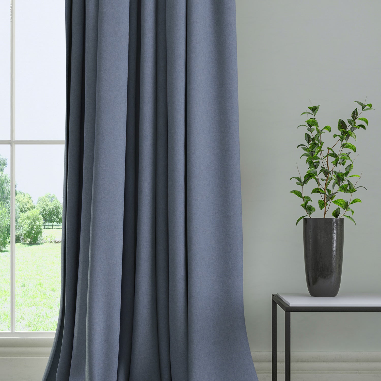 Curtain in a plain fabric, colour Violet.