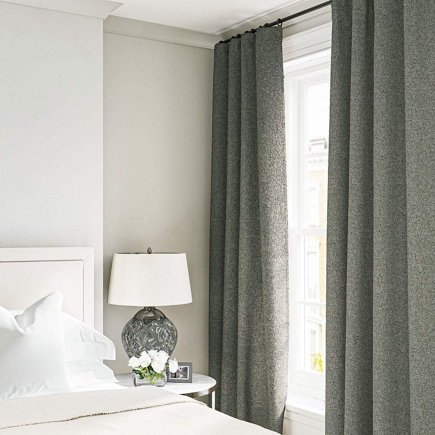 Curtain in a boucle fabric in Aluminium