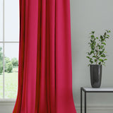 Curtain in a plain fabric, colour Fuscia.